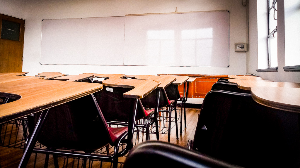 Tablero acrílico instalado en un Colegio en Bogotá